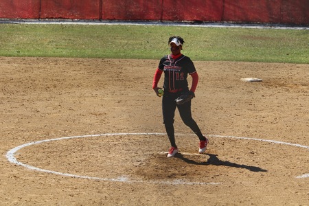 Freshman Akirra Pullen Stands Out as Softball Completes Saturday Sweep
